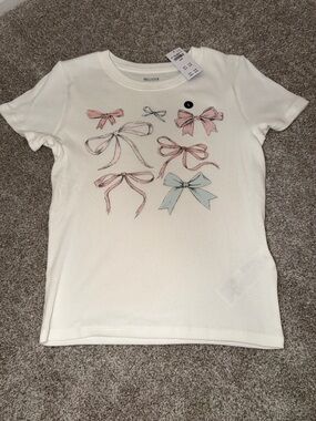 Hollister Cream Short Sleeve Tee with Pastel Bow Motif